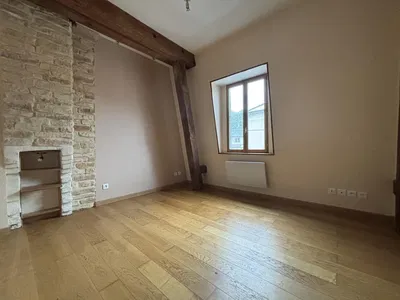 Кухиња; кухињски апарати, дрвени под, природно светло, модерни стил, реновиран