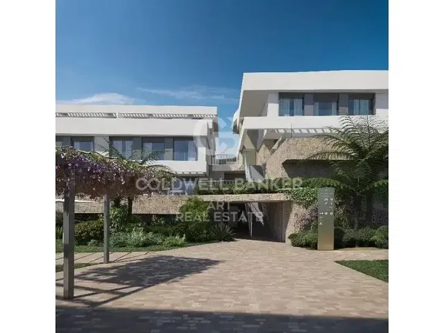 Кухня; кухненски уреди, дървен под, естествена светлина, модерен стил, ремонтиран