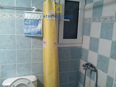 Salon; podłoga drewniana, światło dzienne, styl nowoczesny, wysokie sufity