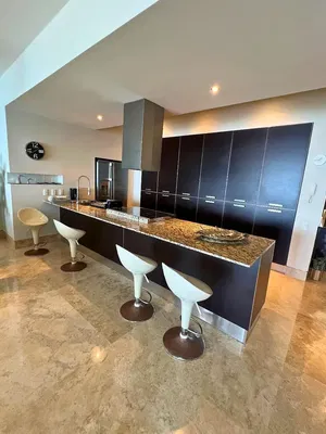 Cucina; elettrodomestici, pavimento in legno, luce naturale, stile moderno, ristrutturato