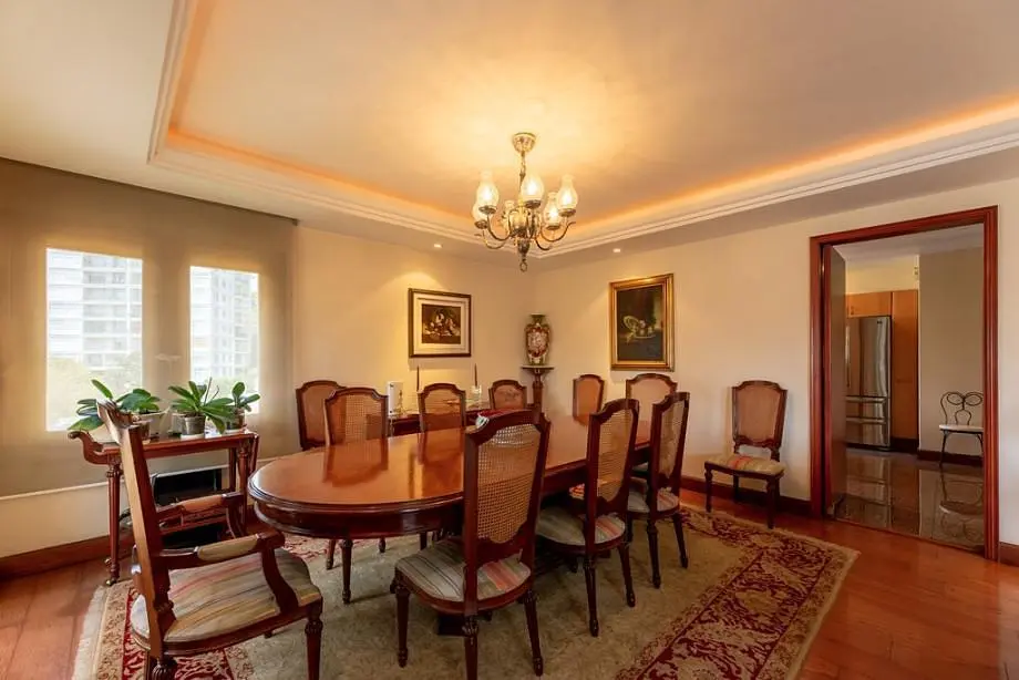 Cuisine; électroménager, parquet, lumière naturelle, style moderne, rénové