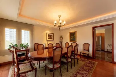 Cuisine; électroménager, parquet, lumière naturelle, style moderne, rénové