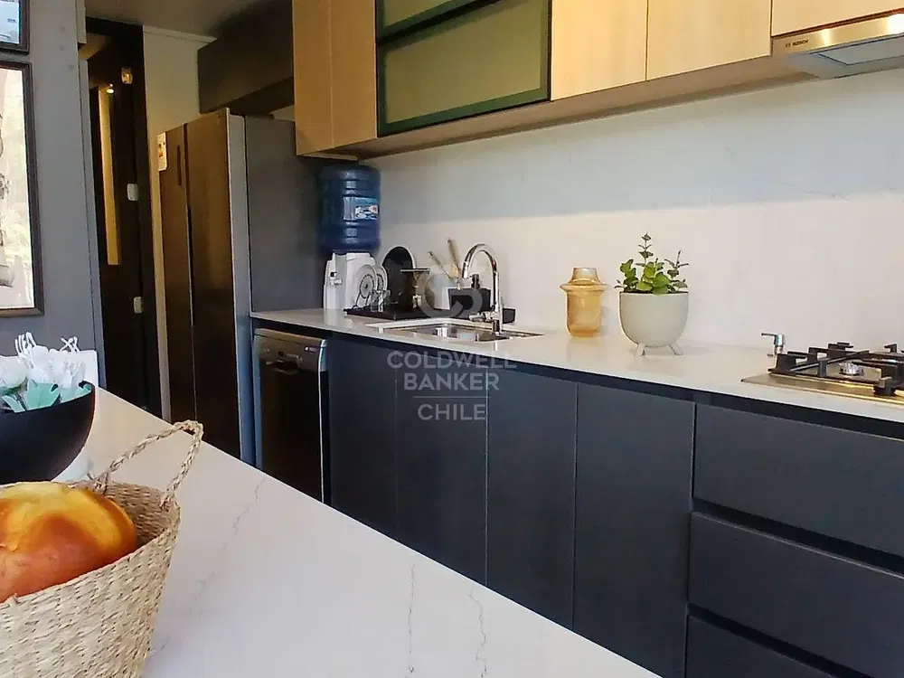 Kuhinja; kuhinjski aparati, drveni pod, prirodno svjetlo, moderni stil, renoviran