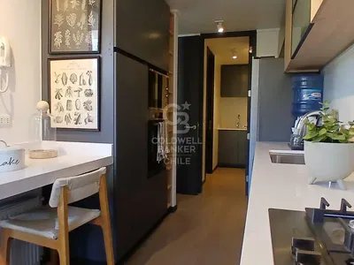 Kuchyňa; kuchynské spotrebiče, drevená podlaha, prirodzené svetlo, moderný štýl, po rekonštrukcii