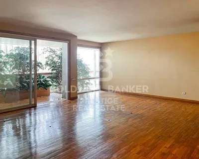 Cozinha; eletrodomésticos, chão de madeira, luz natural, estilo moderno, renovado