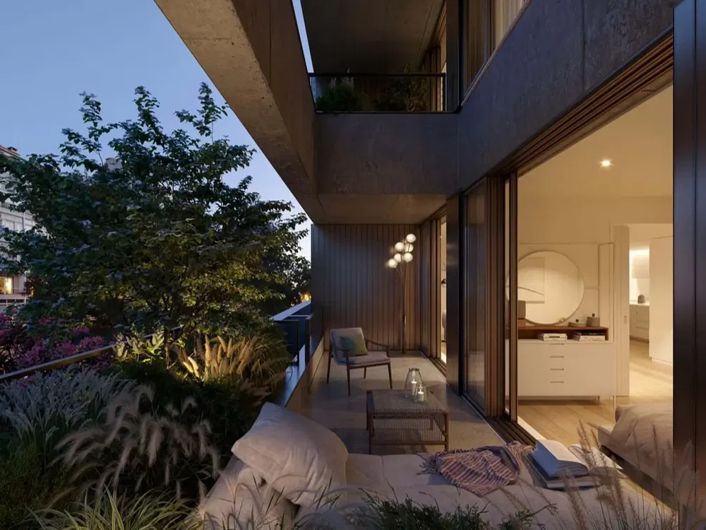 Living room; wood floor, natural light, modern style, high ceiling