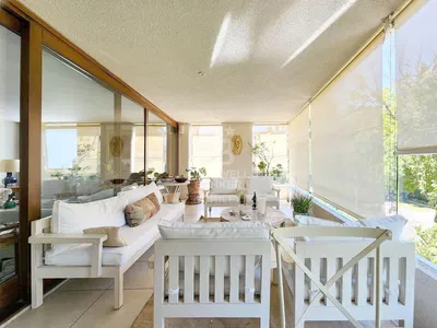 مطبخ; أجهزة المطبخ, أرضية خشبية, ضوء طبيعي, أسلوب عصري, مجدد