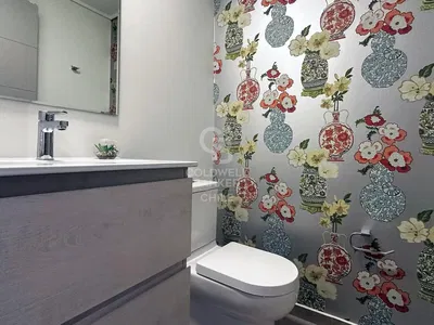 Kuhinja; kuhinjski aparati, drveni pod, prirodno svjetlo, moderni stil