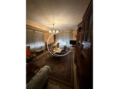 Küche; küchengeräte, holzboden, tageslicht, moderner stil