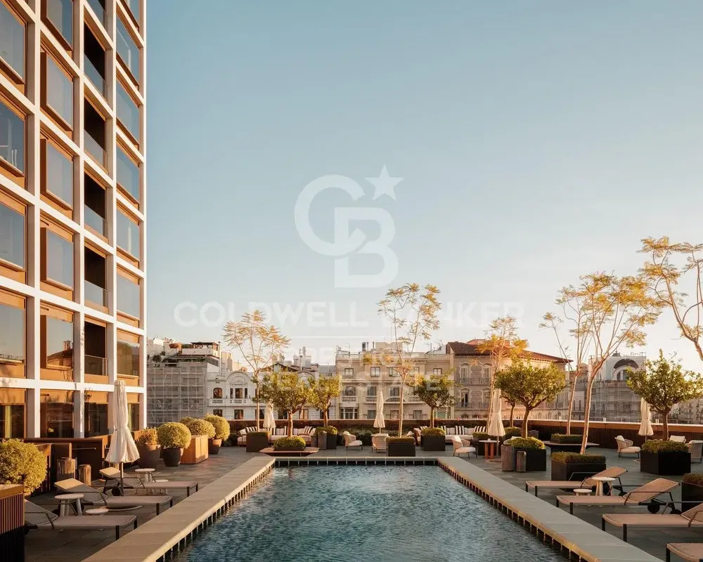 Woonkamer; houten vloer, natuurlijk licht, moderne stijl, hoge plafonds