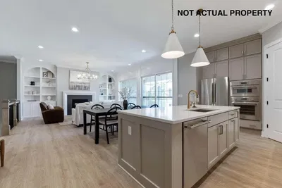 Living room; wood floor, natural light, modern style, high ceiling