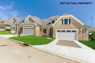 Living room; wood floor, natural light, modern style, high ceiling