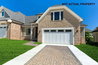 Хол; дървен под, естествена светлина, модерен стил, високи тавани