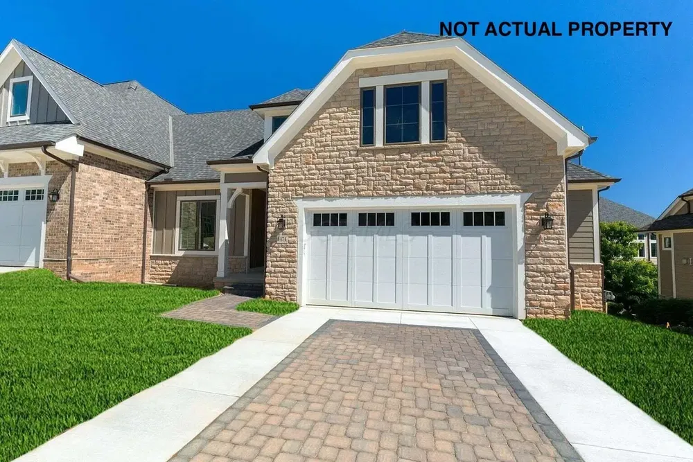 Living room; wood floor, natural light, modern style, high ceiling