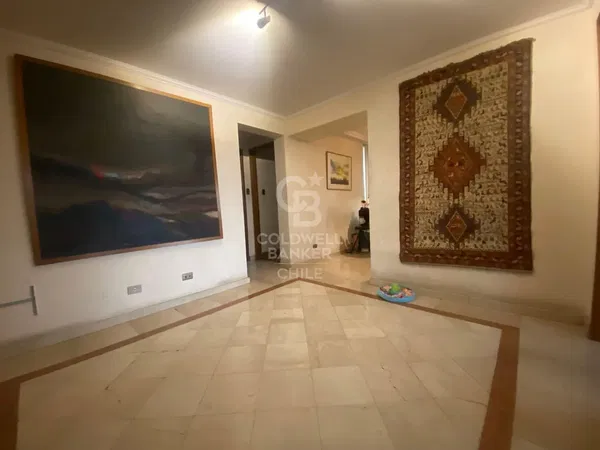 Soggiorno; pavimento in legno, luce naturale, stile moderno, soffitti alti