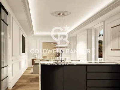 Salón; suelo de madera, luz natural, estilo moderno, techos altos