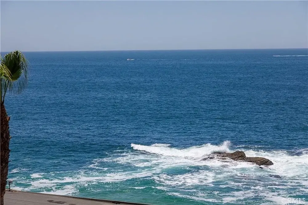 Kuhinja; kuhinjski aparati, drveni pod, prirodno svjetlo, moderni stil, renoviran