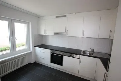 Cucina; elettrodomestici, pavimento in legno, luce naturale, stile moderno, ristrutturato