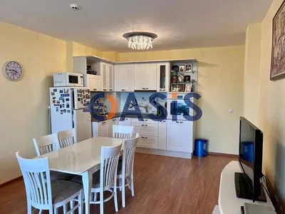 Σαλόνι; ξύλινο πάτωμα, φυσικό φως, μοντέρνο στυλ, ψηλά ταβάνια