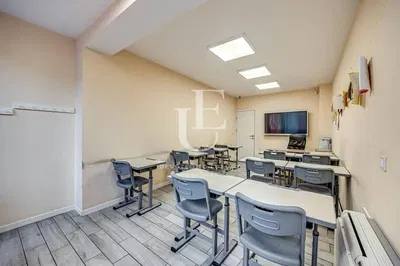 Living room; wood floor, natural light, modern style, high ceiling