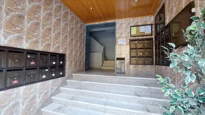 Living room; wood floor, natural light, modern style, high ceiling
