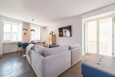 Cuisine; électroménager, parquet, lumière naturelle, style moderne