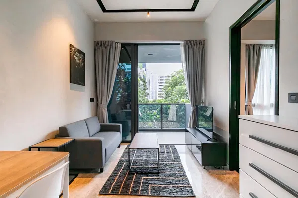 Living room; wood floor, natural light, modern style, high ceiling
