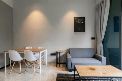 Dnevni boravak; drveni pod, prirodna svjetlost, moderan stil, visoki stropovi