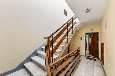 Mutfak; mutfak aletleri, ahşap zemin, doğal ışık, modern stil, tadilatlı