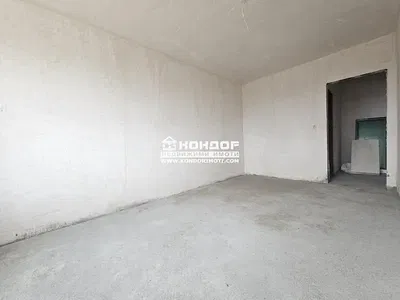 Σαλόνι; ξύλινο πάτωμα, φυσικό φως, μοντέρνο στυλ, ψηλά ταβάνια