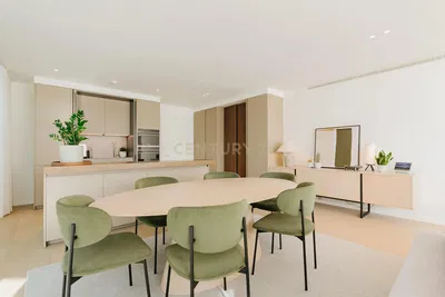 Oturma odası; ahşap zemin, doğal ışık, modern stil, yüksek tavan