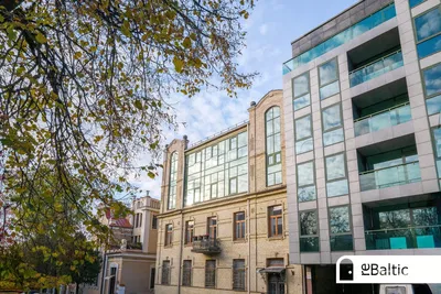 Cuisine; électroménager, parquet, lumière naturelle, style moderne, rénové