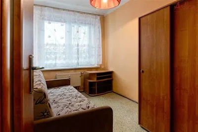 Σαλόνι; ξύλινο πάτωμα, φυσικό φως, μοντέρνο στυλ, ψηλά ταβάνια