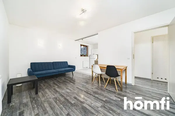 Living room; wood floor, natural light, modern style, high ceiling