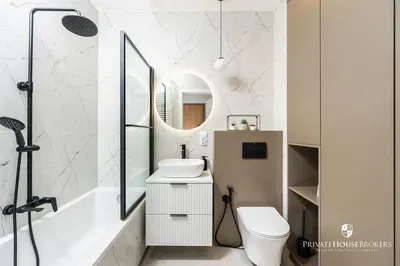 Σαλόνι; ξύλινο πάτωμα, φυσικό φως, μοντέρνο στυλ, ψηλά ταβάνια