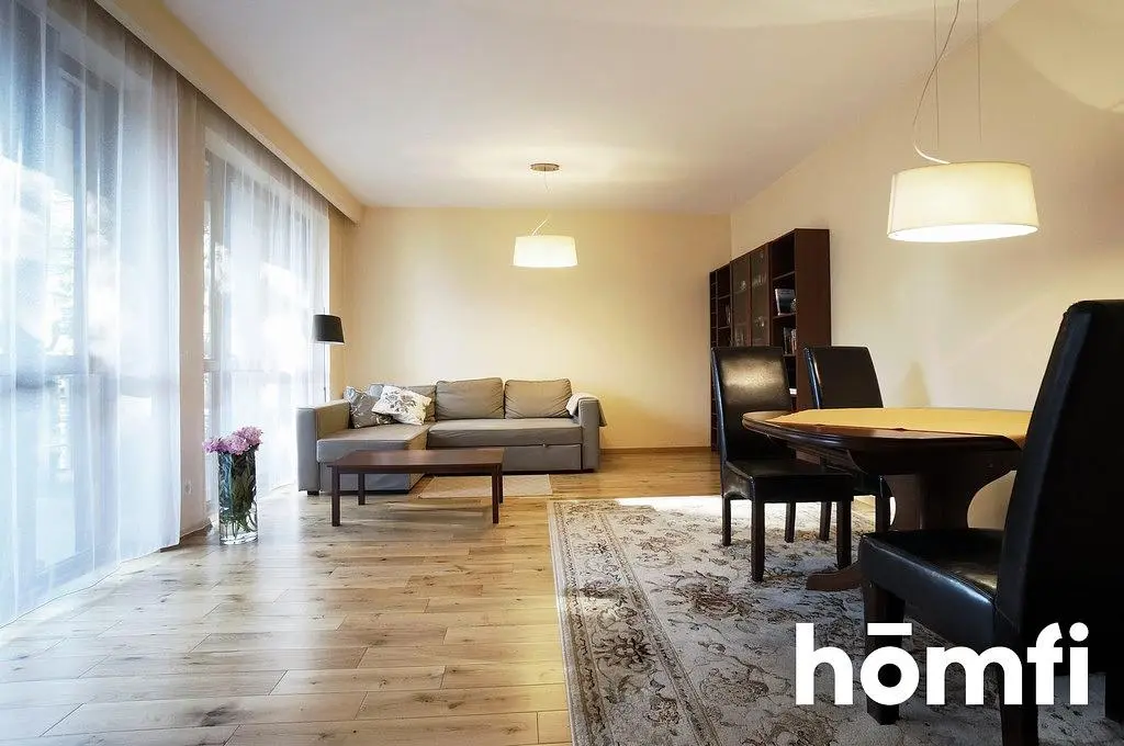 Κουζίνα; συσκευές κουζίνας, ξύλινο πάτωμα, φυσικό φως, μοντέρνο στυλ, ανακαινισμένο