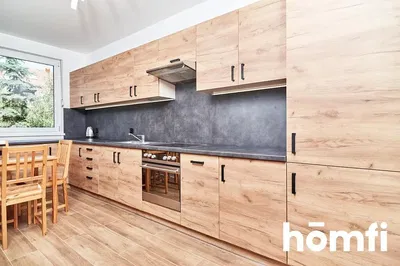 Κουζίνα; συσκευές κουζίνας, ξύλινο πάτωμα, φυσικό φως, μοντέρνο στυλ, ανακαινισμένο