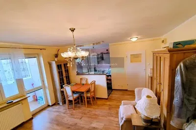 Cuisine; électroménager, parquet, lumière naturelle, style moderne, rénové