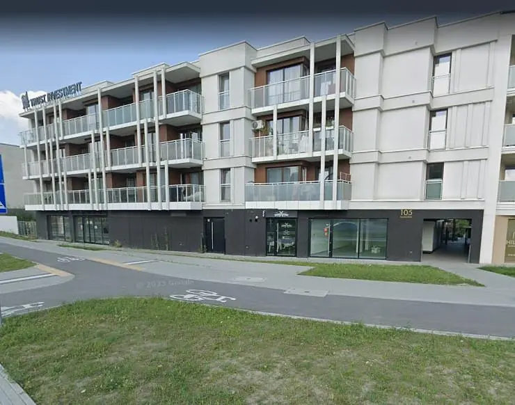 Кухиња; кухињски апарати, дрвени под, природно светло, модерни стил, реновиран