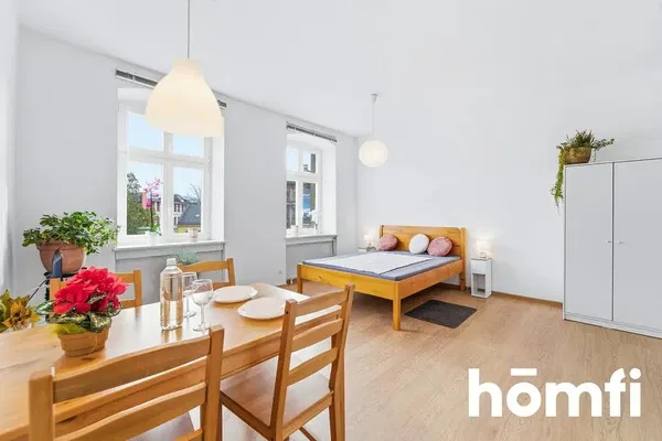 Cocina; electrodomésticos, suelo de madera, luz natural, estilo moderno, renovado