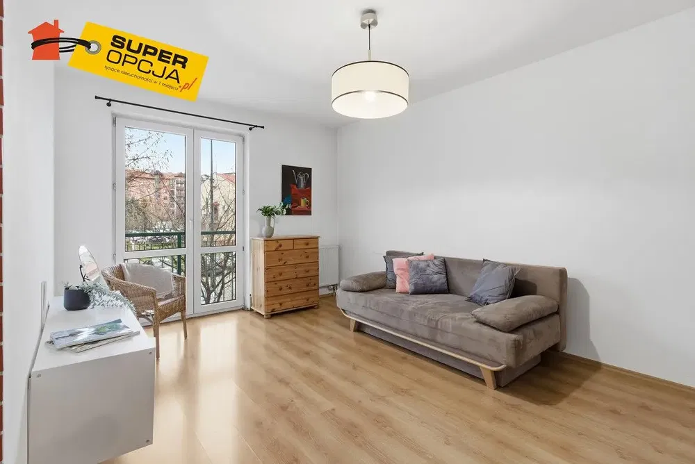 Κουζίνα; συσκευές κουζίνας, ξύλινο πάτωμα, φυσικό φως, μοντέρνο στυλ, ανακαινισμένο