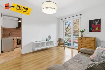 Σαλόνι; ξύλινο πάτωμα, φυσικό φως, μοντέρνο στυλ, ψηλά ταβάνια