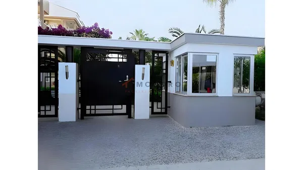 Küche; küchengeräte, holzboden, tageslicht, moderner stil, renoviert