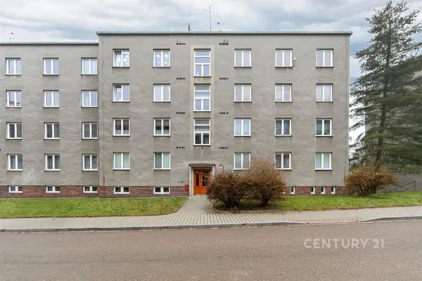 Salon; podłoga drewniana, światło dzienne, styl nowoczesny, wysokie sufity