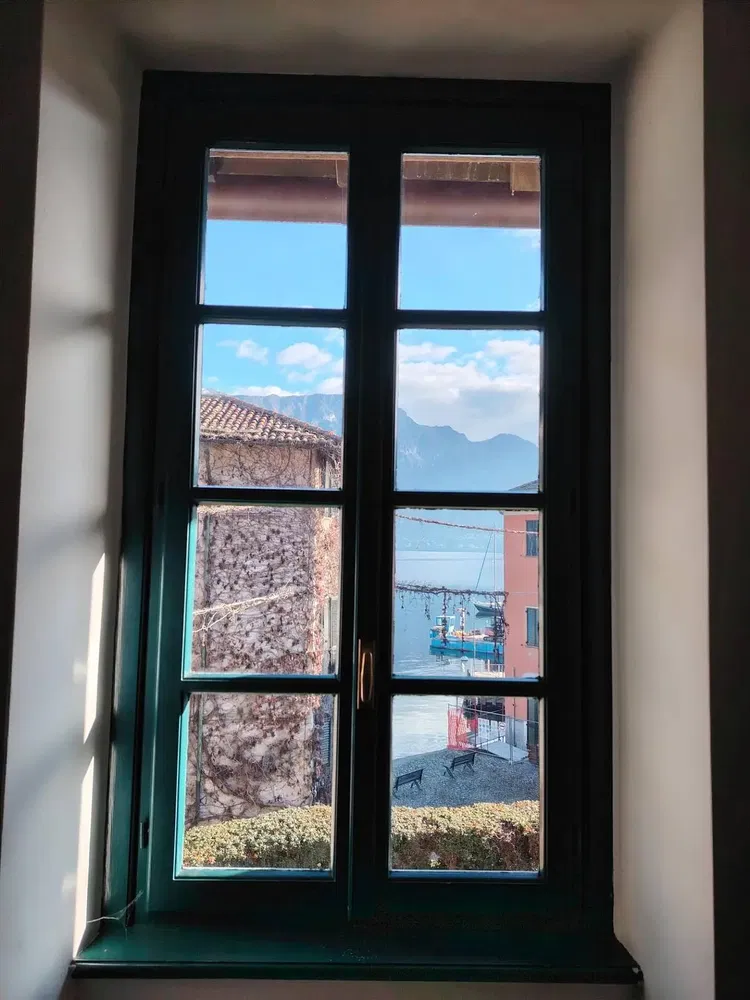 Cucina; elettrodomestici, pavimento in legno, luce naturale, stile moderno, ristrutturato