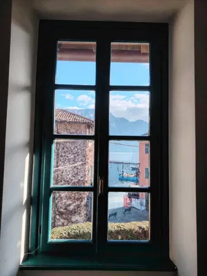 Cucina; elettrodomestici, pavimento in legno, luce naturale, stile moderno, ristrutturato