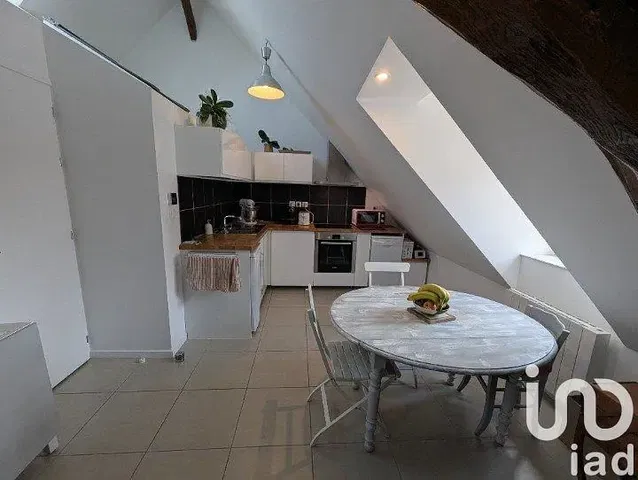 Кухиња; кухињски апарати, дрвени под, природно светло, модерни стил, реновиран