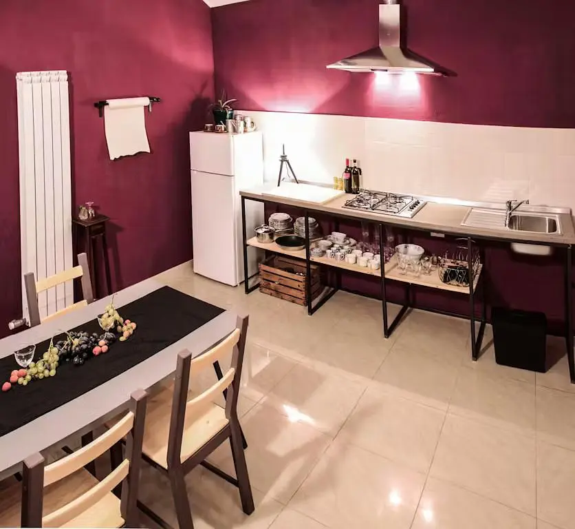 Σαλόνι; ξύλινο πάτωμα, φυσικό φως, μοντέρνο στυλ, ψηλά ταβάνια