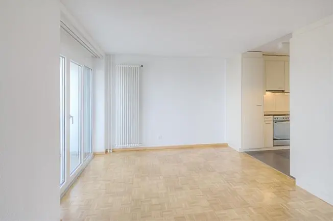 Cocina; electrodomésticos, suelo de madera, luz natural, estilo moderno, renovado