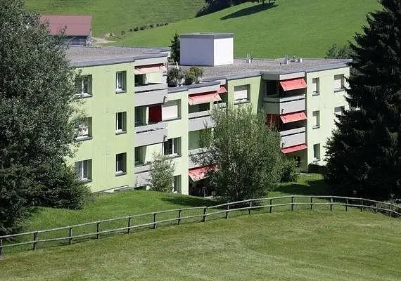 Küche; küchengeräte, fliesenboden, tageslicht, moderner stil, renoviert